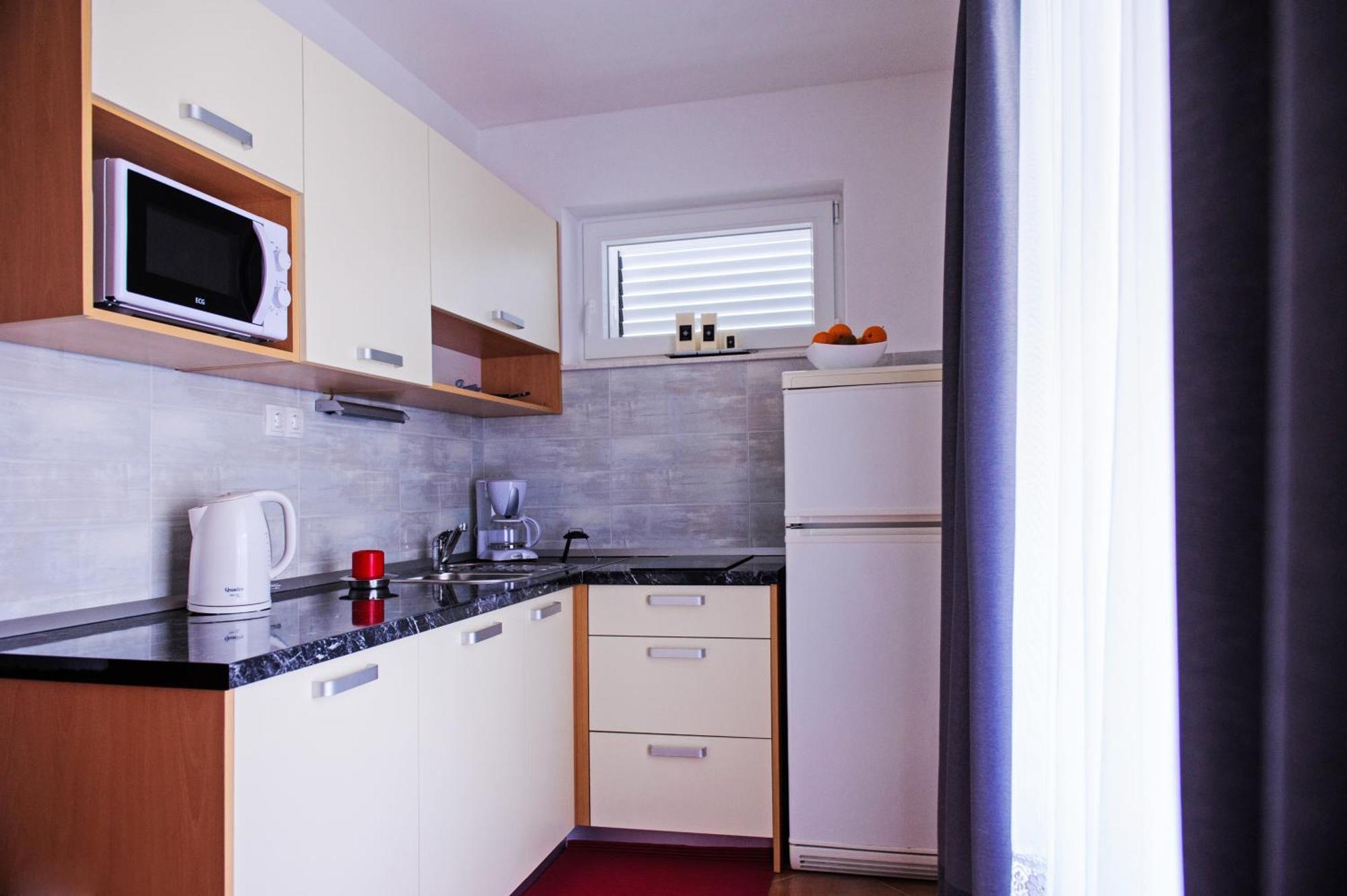 Apartments Mila Marina Exterior photo