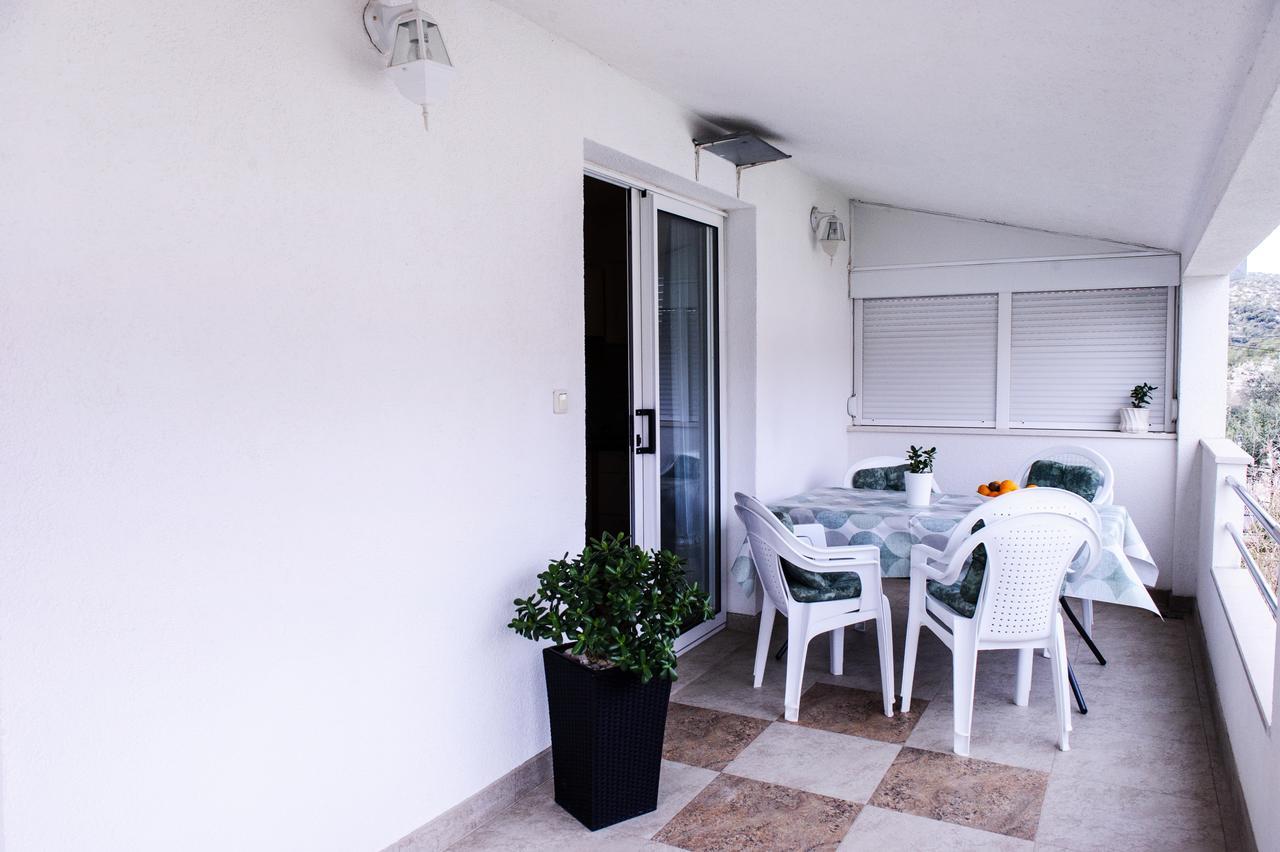 Apartments Mila Marina Exterior photo